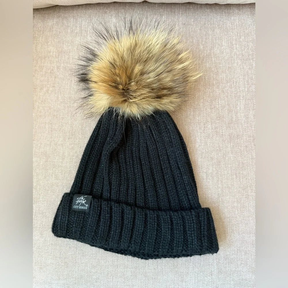 City Hunter Black Knit Hat with Red Lips and Racoon Fur Pom Pom